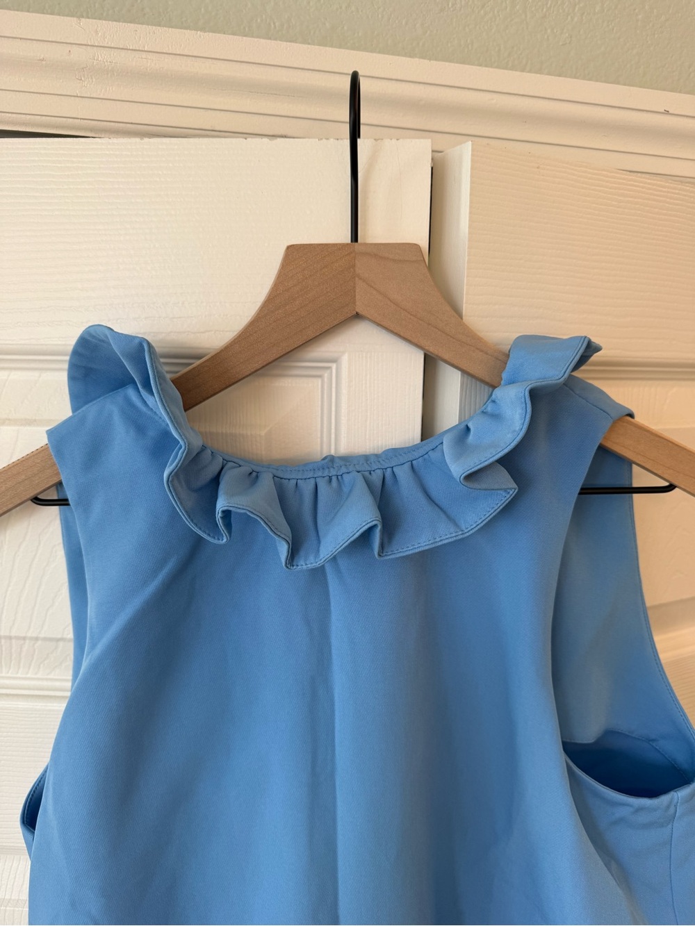 Tuckernuck Mason top light blue sleeveless blouse ruffled collar size m nwot - Picture 3 of 9